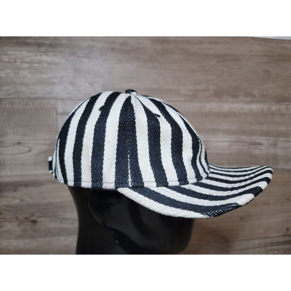 Women's One Size Adjustable Zebra Curved Bill Sk8 Skater B/W Knit Feel Hat